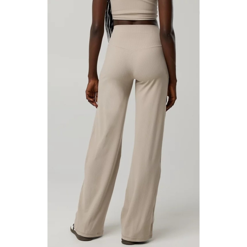 Brandy Melville Tan High Waisted Flare Yoga Pants Wide Leg Beige Small - Picture 2 of 6